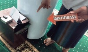 Polisi melakukan olah TKP di Masjid Kijang Kota. (Foto: Humas Polres Bintan)