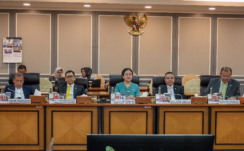 Rapat Pimpinan (Rapim) pada Badan Musyawarah (Bamus) yang dihadiri langsung oleh Ketua DPR RI Puan Maharani, Wakil Ketua DPR RI Korpolkam Sufmi Dasco Ahmad dan Wakil Ketua DPR RI Cucun Ahmad Syamsurijal bersama dengan segenap Pimpinan Fraksi dari 8 Fraksi yang ada di DPR RI. (Foto: Istimewa/Humas DPR RI)