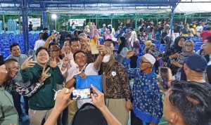 Ribuan warga Kelurahan Tanjung Pinggir, Batam, tumpah ruah menghadiri kampanye pasangan calon Gubernur dan Wakil Gubernur Kepulauan Riau (Kepri) nomor urut 2, H Muhammad Rudi (HMR) dan H Aunur Rafiq (Rudi-Rafiq/2R), Kamis (3/10/2024).