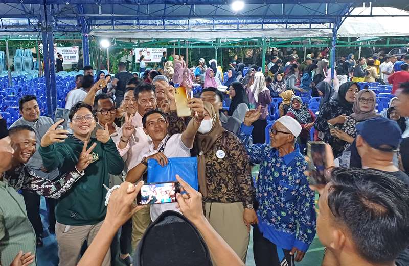 Ribuan warga Kelurahan Tanjung Pinggir, Batam, tumpah ruah menghadiri kampanye pasangan calon Gubernur dan Wakil Gubernur Kepulauan Riau (Kepri) nomor urut 2, H Muhammad Rudi (HMR) dan H Aunur Rafiq (Rudi-Rafiq/2R), Kamis (3/10/2024).