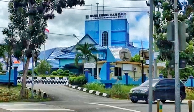 Sempat dirujuk ke RSJKO Engku Hamidah EHD Tanjung Uban Bintan tourist Amerika Reymond Mathew Jeferson dinyatakan meninggal dunia dan saat ini jenazah korban dibawa ke RSUD Raja Ahmad Thabib Sempat dirujuk ke RSJKO Engku Hamidah (EHD) Tanjung Uban Bintan, tourist Amerika Reymond Mathew Jeferson dinyatakan meninggal dunia dan saat ini jenazah korban dibawa ke RSUD Raja Ahmad Thabib (RAT) Tanjungpinang Provinsi Kepri. (Foto: Hasura/Presmedia.id)