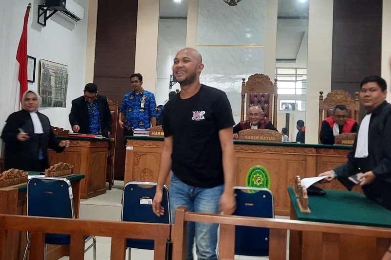 Terdakwa Denu Fathu Rachmad terbukti memiliki narkoba jenis sabu-sabu seberat 2 gram dihukum 4 tahun penjara dan Rp 800 juta subsider 3 bulan kurungan di PN Tanjungpinang. (Foto: Roland/Presmedia.id)