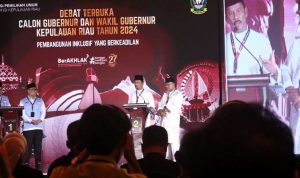Calon Gubernur Kepri HM.Rudi-Aunur Rofiq saat menyampaikan Program dan Vusi misinya di debat Pilgub Kepri 2024 (Foto:tangkapan layar Debat Pilkada Kepri)