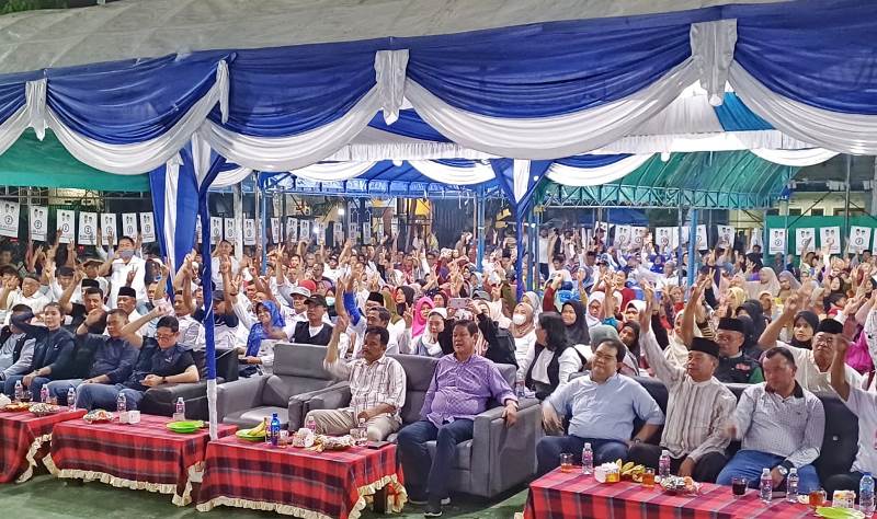 H.Isdianto menyatakan dukungannya pada Calon gubernur Kepri HM.Rudi-Aunur Rrofiq dalam kampanye dialogis pasangan Rudi-Rafiq di fasilitas umum RW 013 Bengkong Nusantara, Kelurahan Sadai, Batam, pada Rabu (6/11/2024).
