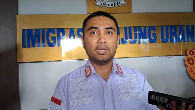 Kakan Imigrasi Kelas II Tanjung Uban Inggil Kakan Imigrasi Kelas II Tanjung Uban, Inggil. (Foto: Hasura/Presmedia.id)