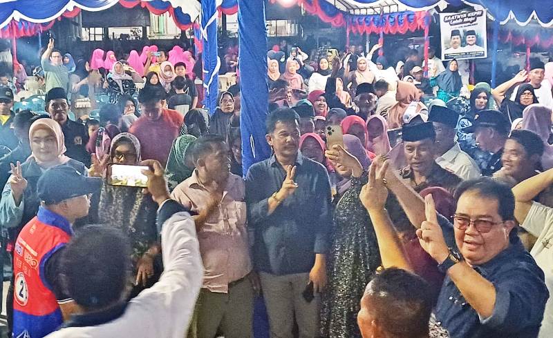 Kampanye dialogis pasangan calon Gubernur dan Wakil Gubernur Kepri nomor urut 2, Rudi-Rafiq, di Fasum Kavling Bakau Serip RT 02/RW 02, Kelurahan Sambau, Kecamatan Nongsa, Batam, pada Senin (11/11/2024).