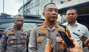 Kapolresta Tanjungpinang Kombes Pol Budi Santosa didampingi Kasat Reskrim, AKP Agung Tri Poerbowo dan Kasat Binmas, AKP Purbowo. (Foto: Roland/Presmedia.id)