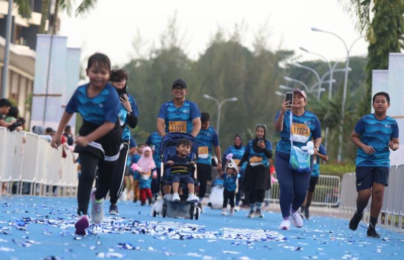 Keceriaan anak dan keluarga dalam Mandiri Bintan Marathon 2024 pada kelas 3K Fun Run di Lagoi Bintan Keceriaan anak dan keluarga dalam Mandiri Bintan Marathon 2024 pada kelas 3K Fun Run di Lagoi-Bintan.