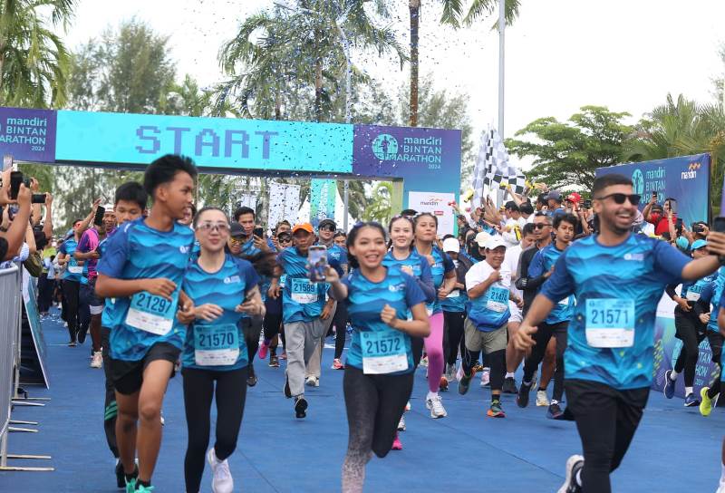 Keceriaan peserta Mandiri Bintan Marathon 2024 pada kelas 3K dan 5 K Fun Run bersama keluarga Keceriaan peserta Mandiri Bintan Marathon 2024 pada kelas 3K dan 5 K Fun Run bersama keluarga.