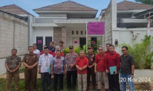 Kejaksaan Agung melakukan penyitaan terhadap dua bidang tanah dan bangunan milik terdakwa Terdakwa Dedi Irwansyah alias Dedy Irvansyah bin Kemat, terpidana Cukai peredaran rokok ilegal tanpa pita cukai di Kabupaten Demak, Jawa Tengah. (foto:Penkum Kejagung).