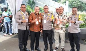 Ketua DPRD Kepri Iman Sutiawan dan Kapolda Kepri Irjen Pol Yan Fitri Halimansyah serta pejabat lainnya saat mengikuti Rakornas dengan Presiden. (Foto: Humas DPRD Kepri)