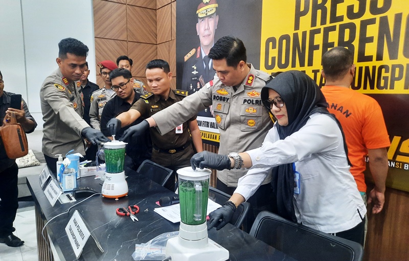 Pemusnahan Pil Ekstasi sebanyak 2001 butir di Mapolresta Tanjungpinang. (Foto: Roland/Presmedia.id)