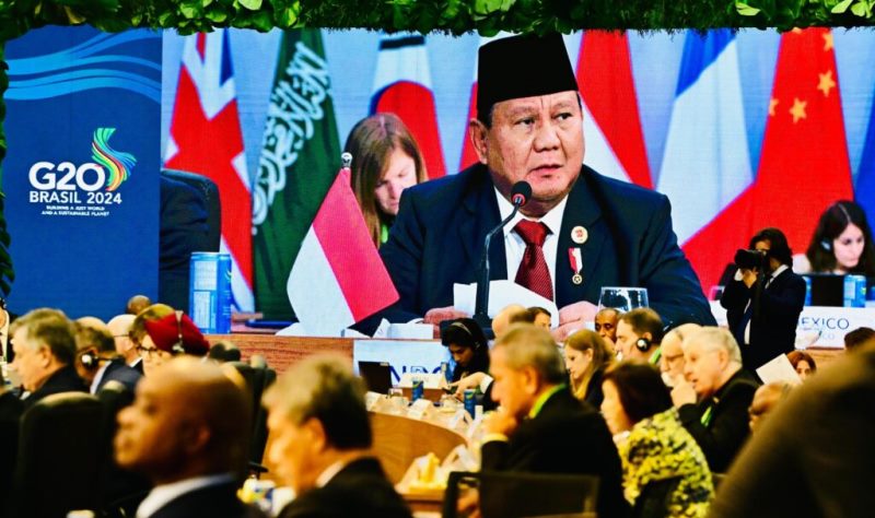Presiden Prabowo Subianto memberikan pidato sambutan pada sesi pertama Konferensi Tingkat Tinggi (KTT) G20 yang mengangkat tema “Fight against Hunger and Poverty, di Brasil, Senin, 18 November 2024. (Foto: BPMI Setpres/Laily Rachev)
