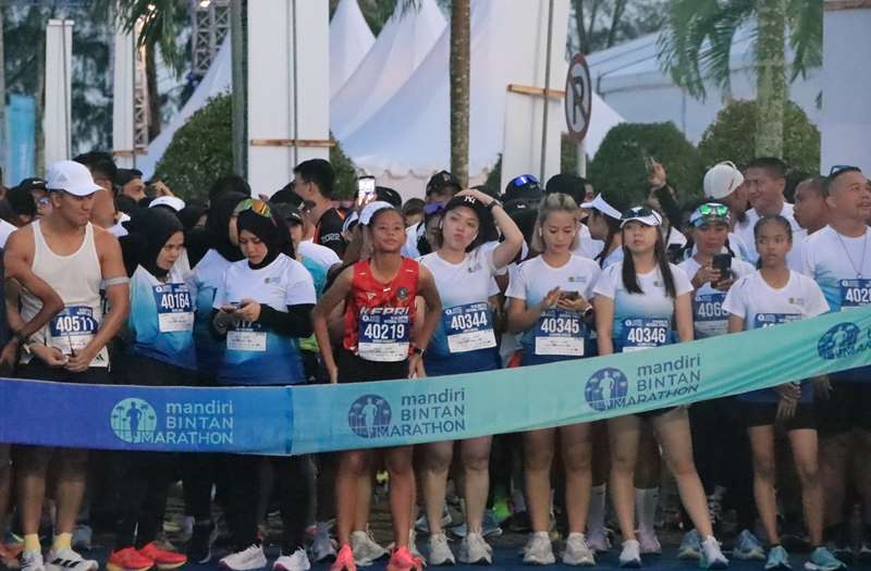 Sejumlah Peserta saat siap siap di garis Start mengikuti Mandiri Bintan Marathon 2024 di Lagoi Bintan Sejumlah Peserta saat siap-siap di garis Start mengikuti Mandiri Bintan Marathon 2024 di Lagoi-Bintan.
