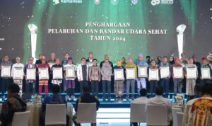 Delapan pelabuhan perikanan yang dikelola oleh Kementerian Kelautan dan Perikanan (KKP) berhasil meraih penghargaan sebagai Pelabuhan dan Bandar Udara Sehat (PBUS) 2024 dari Kementerian Kesehatan (Kemenkes).