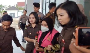 Ditetepakan Kejari Bintan Tersangka, Mantan PT.BIS Susilawati dilakukan penahanan oleh Kejari Bintan. (Foto: Hasura/Presmedia)