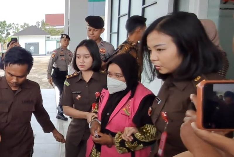 Ditetepakan Kejari Bintan Tersangka, Mantan PT.BIS Susilawati dilakukan penahanan oleh Kejari Bintan. (Foto: Hasura/Presmedia)