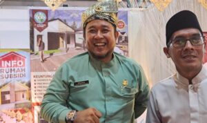 Kadis Perkim Bintan Mohammad Irzan memperkenalkan perumahan subsidi. (Foto: Hasura/Presmedia.id)