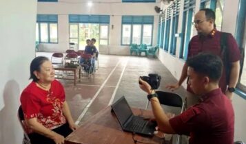 Kantor Imigrasi Kelas II Tempat Pemeriksaan Imigrasi (TPI) Ranai, Kabupaten Natuna, Kepulauan Riau, melakukan perekaman data biometrik paspor. (Foto: Imigrasi Ranai)