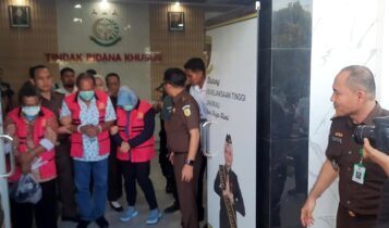 Ketiga tersangka korupsi LPP TVRI dilakukan penahanan di Rutan Tanjungpinang. (Foto: Roland/Presmedia.id)