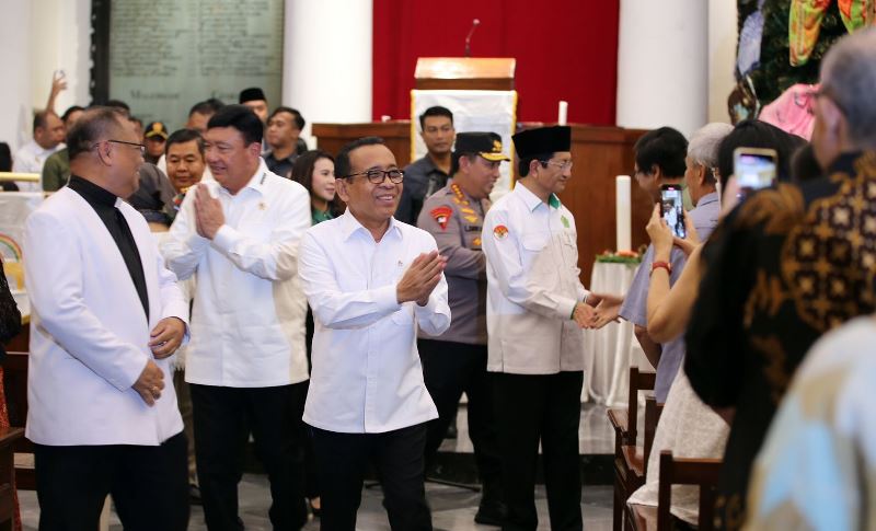 Menko PMK bersama jajaran terkait berkunjung langsung ketiga gereja besar di Jakarta Menko PMK bersama jajaran terkait berkunjung langsung ketiga gereja besar di Jakarta