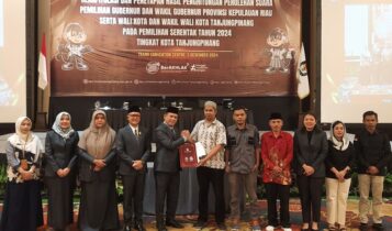 Rapat Pleno KPU Tanjungpinang tetapkan Paslon Cawako Lis Darmansyah-Raja Ariza dan Calon Gubernur Ansar Ahmad dan Nyanyang Unggul di Pilkada Kepri 2020 kota Tanjungpinang. (Foto: Roland/Presmedia.id)
