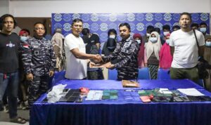 Tim F1QR Pangkalan TNI-AL (Lanal) Dumai bersama Satgas Gabungan Koarmada I berhasil menggagalkan upaya penyelundupan 17 orang calon Pekerja Migran Indonesia (PMI) non-prosedural, Dumai, Riau, Senin (2/12/2024). (Foto: tni.mil.id)