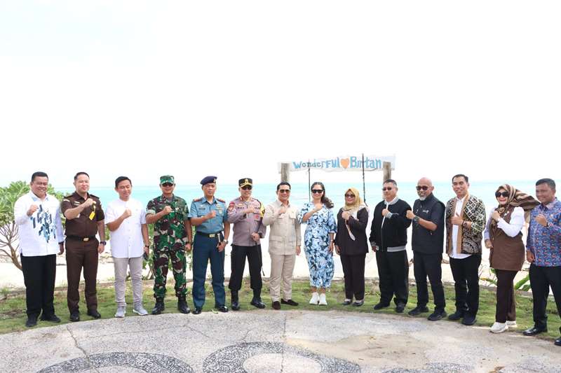 Wakil Menteri Pariwisata dan Ekonomi Kreatif (Wamenparekraf) RI, Ni Luh Puspa, resmikan Tourism Information Centre (TIC) di Pantai Dugong, Kawasan Wisata Trikora Bintan.