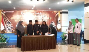KPU Tanjungpinang melakukan penandatangan berita acara pleno penetapan Wawako Tanjungpinang di Hotel CK Tanjungpinang. (Foto: Roland/Presmedia.id)