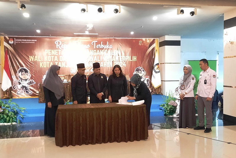KPU Tanjungpinang melakukan penandatangan berita acara pleno penetapan Wawako Tanjungpinang di Hotel CK Tanjungpinang KPU Tanjungpinang melakukan penandatangan berita acara pleno penetapan Wawako Tanjungpinang di Hotel CK Tanjungpinang. (Foto: Roland/Presmedia.id)