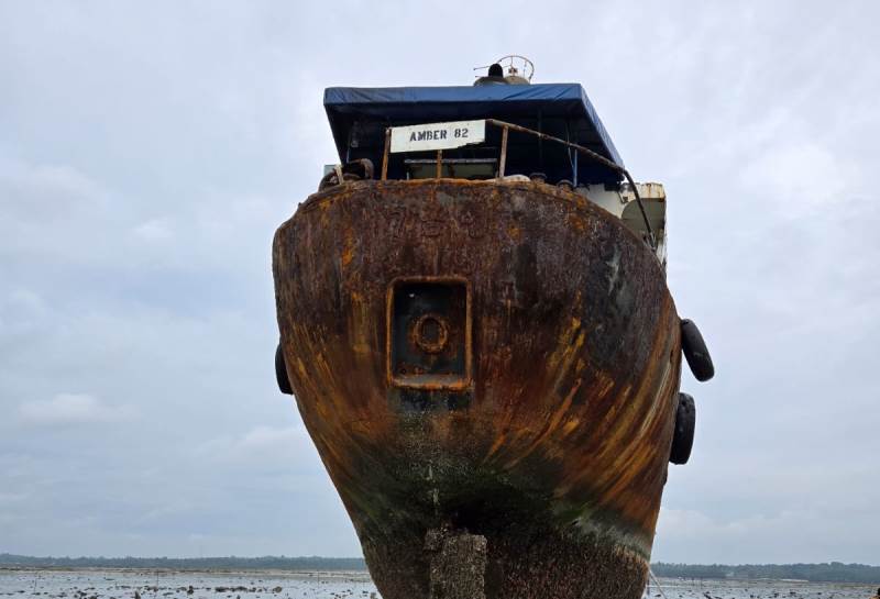 Kapal tak bertuan MT Amber 82 ditemukan kandas di Perairan Teluk Sebong Bintan Kapal tak bertuan MT Amber 82 ditemukan kandas di Perairan Teluk Sebong, Bintan. (Foto: KPLP Tanjung Uban)