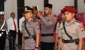 Kapolres Lingga, AKBP Apri Fajar Hermanto memimpin upacara serah terima jabatan (sertijab) Pejabat Utama (PJU) Polres Lingga Kamis (2/1/2025).