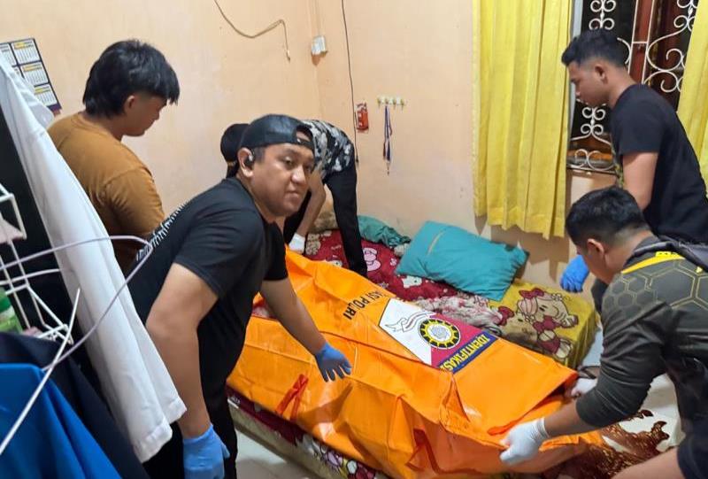 Tim Identifikasi Sat Reskrim Polresta Tanjungpinang saat melakukan evakuasi. (Foto: Polsek Tanjungpinang Barat)