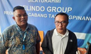 Utusan Khusus Eksekutif Direktur 1 PT Pelindo (Persero), I Wayan Wirawan saat didampingi Humas PT PELINDO (Persero) Cabang Tanjungpinang, Riel Fulltimer Harianja di SBP Tanjungpinang. (Foto: Roland/Presmedia.id)