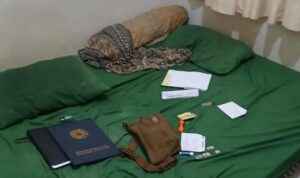 Barang berserakan di tepat tidur Rizky usai rumahnya diobok-obok maling di siang Bolong di jalan Panglima Dompak Tanjungpinang.