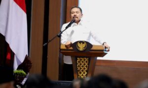 Jaksa Agung ST Burhanuddin saat menjadi pembicara dalam retret kepemimpinan yang diselenggarakan oleh Kementerian Dalam Negeri (Kemendagri) di Lembah Tidar, Akademi Militer (Akmil) Magelang, Jawa Tengah, pada Selasa (25/2/2025) (Foto: Puspen Kemendagri)