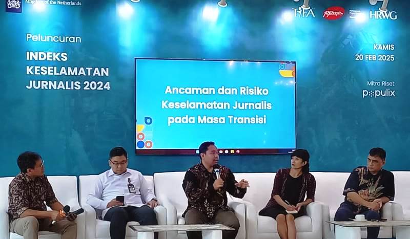 Ketua Umum AMSI, Wahyu Dhyatmika, dalam diskusi Ancaman dan Resiko Keselamatan Jurnalis dalam masa transisi pada acara peluncuran Skor terbaru Indeks Keselamatan Jurnalis di Indonesia tahun 2024 di Jakarta Selatan, Kamis (20/2/2025).