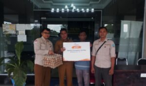 PT Indojaya Agrinusa bersama DKPP Bintan salurkan telur ke puskesmas. (Foto PT Indojaya Agrinusa)