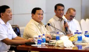 Presiden Prabowo saat memberi arahan pada pertemuan strategis dengan Menteri Pertanian, Andi Amran Sulaiman, di Kantor Pusat Kementerian Pertanian (Kementan), Jakarta, Senin (3/2/2025). (Foto: Humas Kementan)