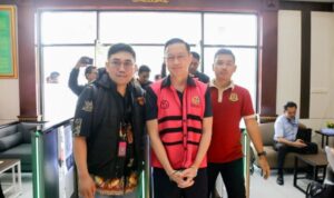 Proses Tahap II Penyerahan Tersangka dan Barang Bukti, dari Jaksa Penyidik ke Jaksa Penuntut di Kejaksaan Jakarta Pusat. (Foto: Kapuspenkum Kejagung)