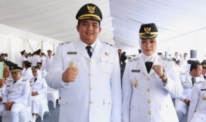 Roby Kurniawan dan Deby Maryanti saat mau dilantik sebagai Bupati dan wakil bupati Bintan 2025-2030 (foto:MC-Bintan)