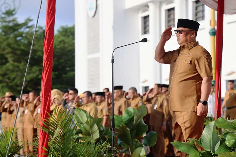 Wakil Gubernur Kepulauan Riau Kepri Nyanyang Haris Pratamura memimpin apel pagi perdana di Lapangan Upacara Kantor Gubernur Kepulauan Riau Wakil Gubernur Kepulauan Riau (Kepri), Nyanyang Haris Pratamura memimpin apel pagi perdana di Lapangan Upacara Kantor Gubernur Kepulauan Riau, Senin (24/02/2025).