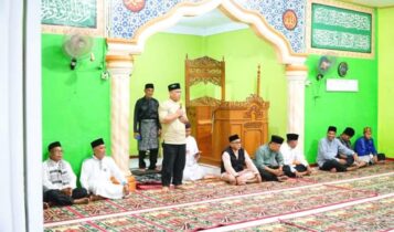 Bupati Lingga Muhammad Nizar bersama Wakil Bupati Novrizal menghadiri kegiatan Safari Ramadhan di Masjid Nurul Ikhsan, Desa Rantau Panjang, Kecamatan Lingga Utara.