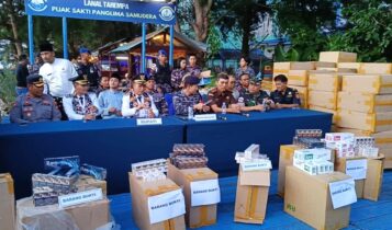 Lanal Tarempa berhasil menggagalkan penyelundupan 223 kardus rokok ilegal FTZ asal Batam yang diangkut menggunakan Kapal KMP Bahtera Nusantara 01 di Pelabuhan Roro, Kepulauan Anambas, pada Rabu (5/3/2025). (Foto-Dispen tni.mil.id)