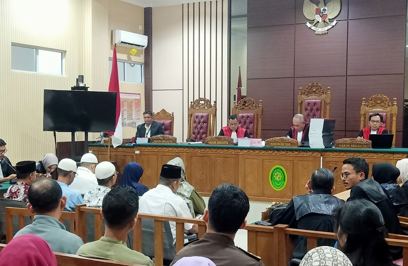 Tujuh pejabat BIntan terdakwa kasus gratifikasi saat disidang di PN Tanjungpinang Tujuh pejabat BIntan terdakwa kasus gratifikasi saat disidang di PN Tanjungpinang Kamis (20/3/2025).