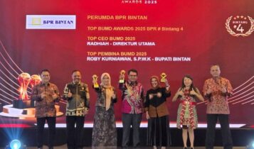 Pemkab Bintan Sabet Tiga Penghargaan Ajang TOP BUMD Awards 2025, Bupati Roby Raih TOP Pembina BUMD pada acara puncak TOP BUMD Awards 2025 di Dian Ballroom, Hotel Raffles Jakarta, Senin (28/04/2025). (Foto:Diskominfo Bintan)