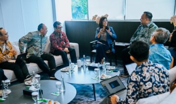 Pertemuan President Director Microsoft Indonesia, Dharma Simorangkir, dengan Menteri Komunikasi dan Digital (Menkomdigi) Meutya Hafid, tentang rencana penanaman investasi Microsoft Corporation Rp27 triliun di Indonesia. (Foto: Humas Kemkondigi)