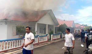 Rumah dinas di Komplek KPLP Tanjung Uban terbakar. (Foto: KPLP Tanjung Uban)