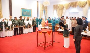 Wakil Bupati Lingga Novrizal secara resmi melantik pengurus Dewan Kerajinan Nasional Daerah (Dekranasda) Kabupaten Lingga periode 2025-2030. Acara pelantikan ini digelar di Gedung Daerah Daik Lingga pada Selasa (22/4/2025).