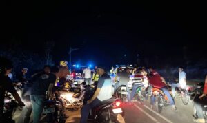 Anggota Satlantas Polresta Tanjungpinang saat mengamankan balap liar di Jalan raya Tanjungpinang. (Humas)